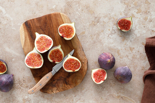 Figs fresh, sliced and whole ripe fruit