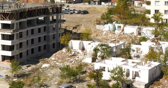 Footage of the urban transformation taking place in the squatter settlement, which was previously in a dilapidated state.