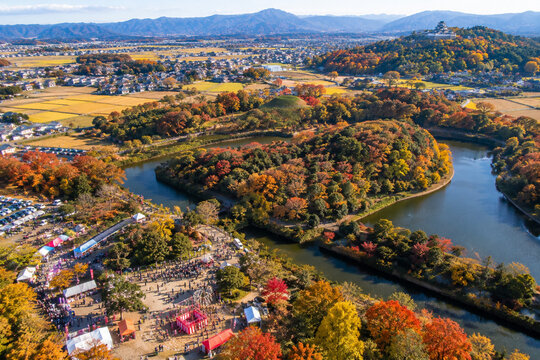 Japanese keyhole-shaped burial mounds, autumn scenery, and festivals.
