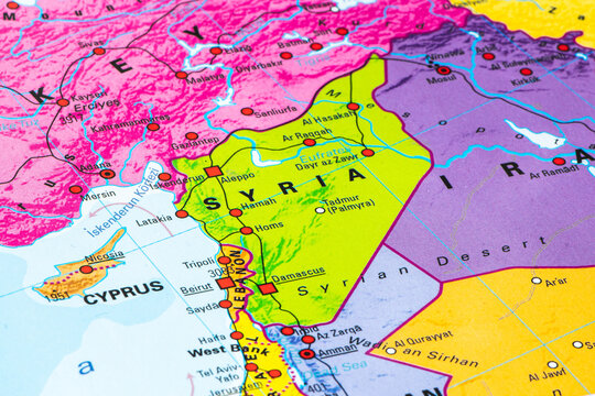 Geographical and political map of the Middle East centered on Syria (highlighted in green), focusing on the borders of neighboring countries such as Turkey, Iraq, Iran, Jordan and Lebanon