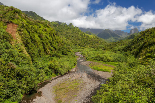 FRENCH POLYNESIA. TAHITI ISLAND. THE GREEN INTERIOR OF THE ISLAND, AERIAL VIEW OF PAPENOO VALLEY.