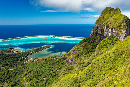 FRENCH POLYNESIA. BORA-BORA ISLAND. AERIAL VIEW OF THE INTERIOR OF THE ISLAND AND THE LAGOON DURING THE HIKE TO MOUNT OHUE