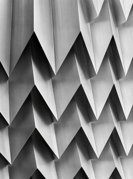 Black and white abstract pattern made up of multiple overlapping triangles. the triangles are arranged in a zigzag pattern, creating a sense of depth and dimension.