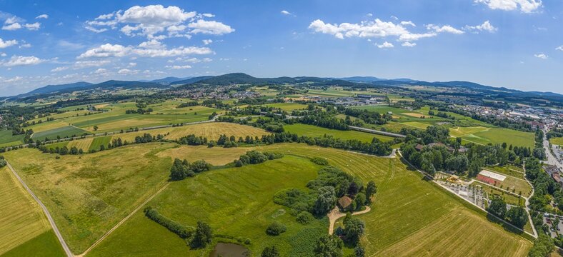 Sommerlicher Blick in die Cham-Further Senke rund um Cham im Oberen Bayerischen Wald