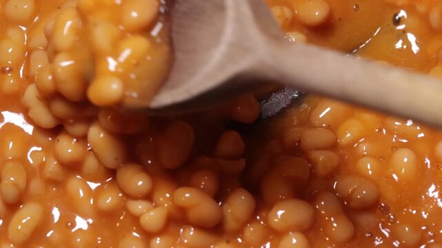 Haricots blancs cuisin&eacute;s en sauce