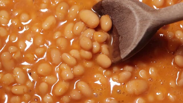 Haricots blancs cuisin&eacute;s en sauce