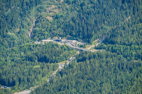Entr&eacute;e Fran&ccedil;aise du Tunnel du Mont-Blanc (sortie &agrave; 12km en Italie) Massif du Mont-Blanc, depuis le Massif des Aiguilles Rouges, Haute-Savoie, France