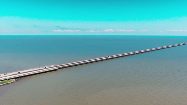 Luisiana Endless bridge vanishing perspective demonstrating modern structural engineering and continuous regional transit.