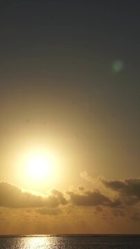 新たなスタートを象徴する海の朝日