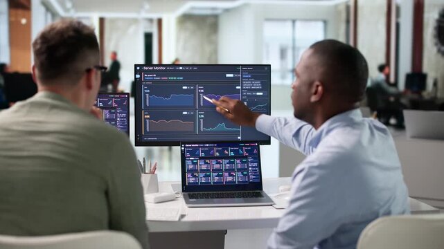 IT Specialists Monitoring Server Performance Using Real-time Analytics