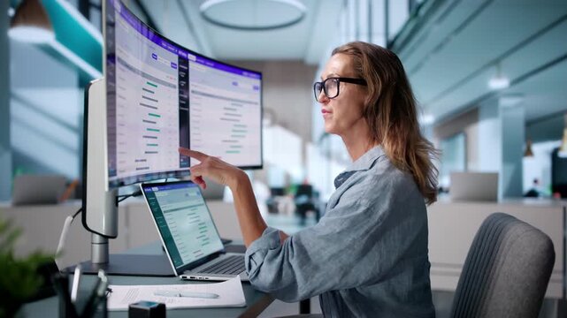 User Experience Analyst Reviews Split Testing Data
