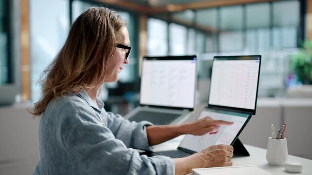 Governance Manager Reviews Risk Compliance Scores