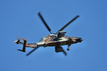 Obraz premium Hélicoptère Tigre en montée