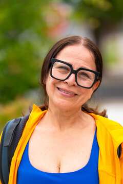 portrait of woman wearing eyeglasses