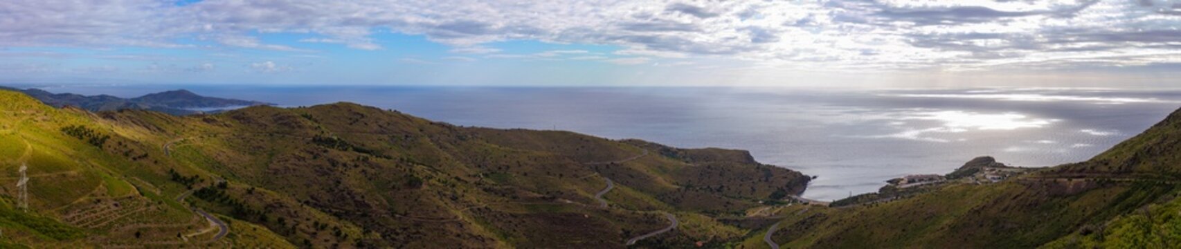panorama de la cote rocheuse de Banyuls &agrave; Cerb&egrave;re