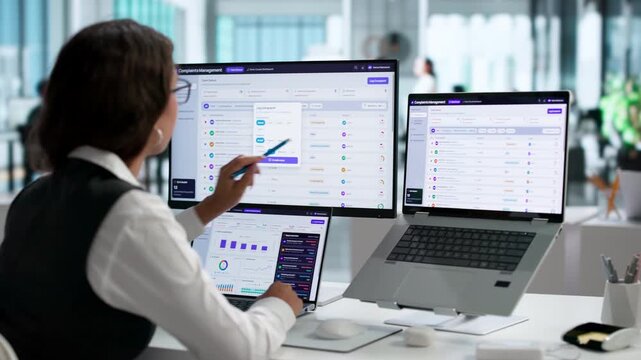 Customer Service Manager Reviews Complaint Case Dashboard