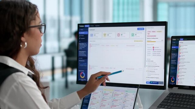 IT Support Specialist Efficiently Tracking Customer Help Desk Tickets