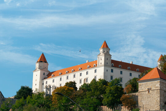 BRATISLAVA, SLOVAKIA - 18.09.2026: slackliner Jaan Roose crosses from Bratislava Castle over Most SNP bridge to the UFO Tower above the Danube, extreme Guinness World Record attempt above the city cen