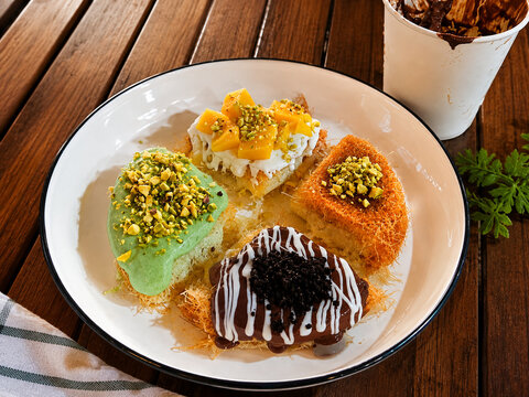 sweet dessert kunafa
