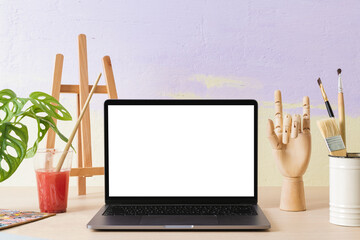 Transparent screen png, laptop mockup, aesthetic artist workshop design © Rawpixel.com
