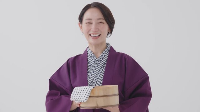 浴衣を着た女性　温泉　白バック