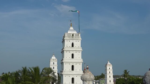 Nagore Dargah Shareef, Nagore Andavar is a dargah built over the tomb of the Sufi saint Nagore Syed Abdul Qadir Shahul Hamid, Sufi islam, Sufis, located in Nagore, Nagapattinam, Tamil Nadu, India.