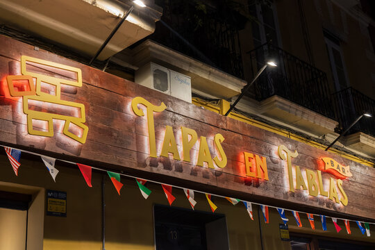 tapas en tablas bar facade at night Alicante, Spain August 17. 2026