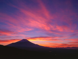 二十曲峠から眺める富士山と夕焼け空　山梨県南都留郡忍野村にて © photop5