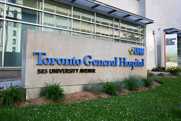 Obraz premium Toronto, ON, Canada - June 28, 2026: Toronto General Hospital in Toronto, Ontario.
