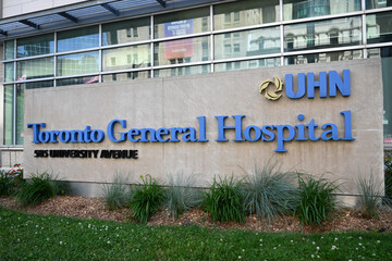 Obraz premium Toronto, ON, Canada - June 28, 2026: Toronto General Hospital in Toronto, Ontario.