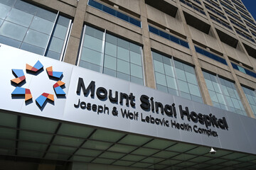 Obraz premium Toronto, ON, Canada - June 28 2026: Mount Sinai Hospital Emergency Department in Toronto, Ontario.