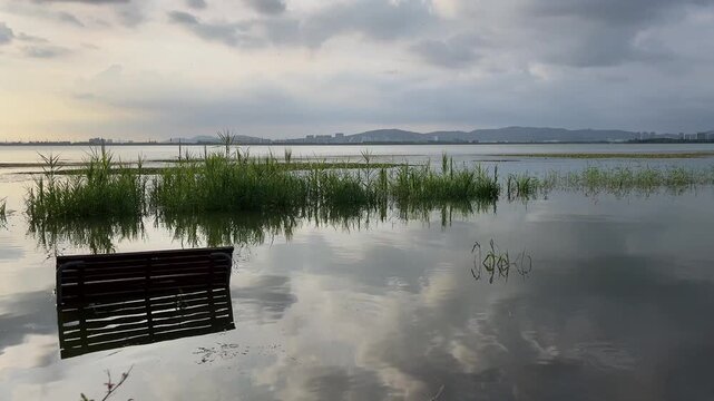 4K Overcast Sunset Lake Bench Reflection Suzhou