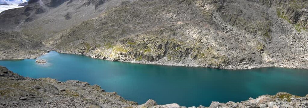 Anamorphic Lens - Fantastic landscape on Dark lake
