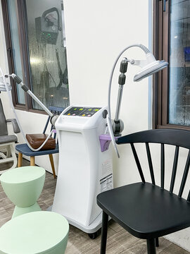 A microwave diathermy machine is a specialized medical device commonly found in physical therapy clinics and rehabilitation departments. The system typically consists of a control console, digital dis