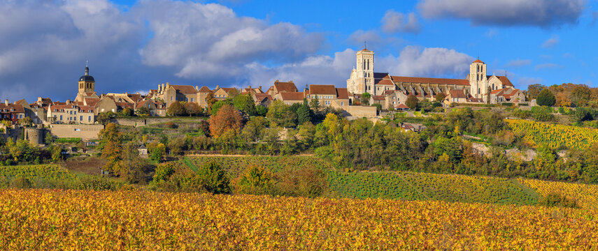 L'abbaye de V&eacute;zelay en automne, Bourgogne, France
