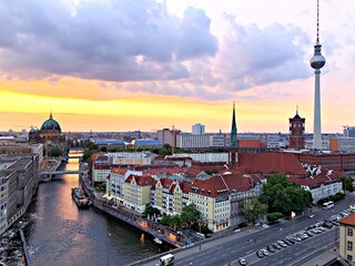 Berlin skyline with river and television tower at sunset © Novanture