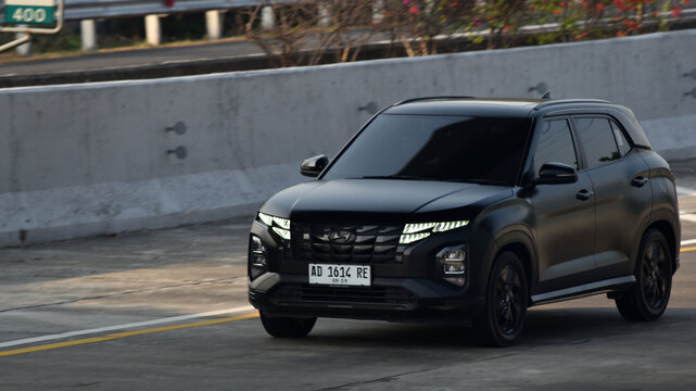 Front perspective shot of a black Hyundai Creta, a crossover SUV