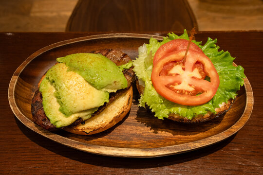 KUA'AINAのアボカドバーガー