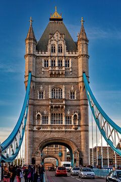  Tower Bridge on the River Thames in London