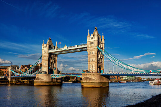  Tower Bridge on the River Thames in London