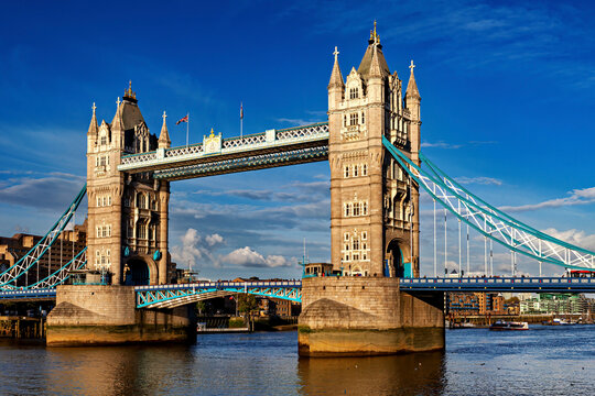  Tower Bridge on the River Thames in London