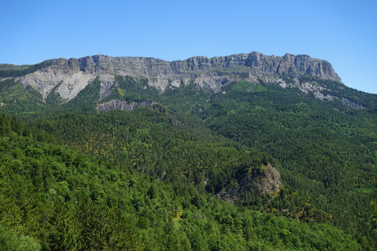 Cr&ecirc;te de G&eacute;ruen. Col de Fontbelle. Authon. G&eacute;oparc - Massif des Monges - Alpes-de-Haute-Provence.
