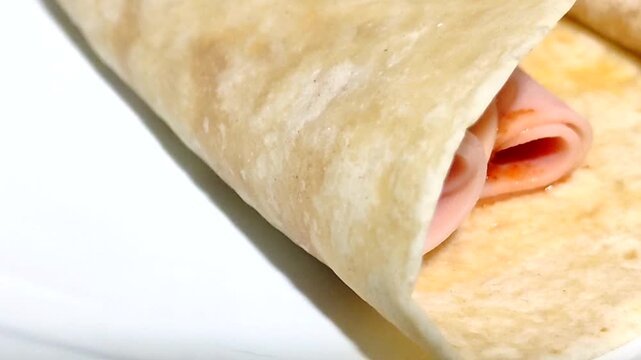 Delicious slices of ham with tortillas.Deliciosas rebanadas de jam&oacute;n con tortillas. (