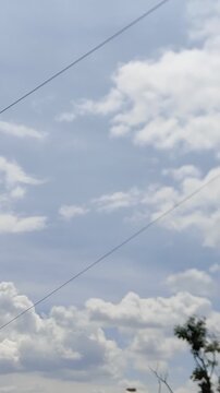 Beautiful clear sky with lovely white clouds on a sunny day.Hermoso cielo despejado con lindas nubes blancas en un d&iacute;a soleado