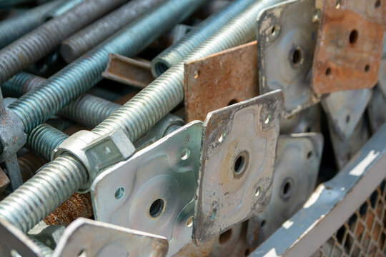 Industrial scaffolding screw jacks and steel base plates for construction infrastructure
