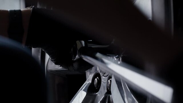 Man using torque wrench to tighten wheels with the clicking sound of the gears