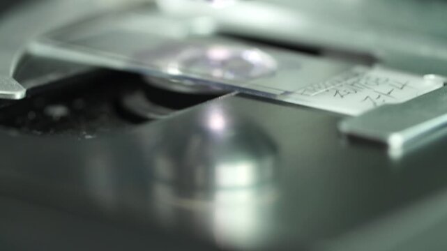Microscope Adjustment Lens Glass Slide Laboratory Research Close Up Korea 현미경 조절 나사 대물렌즈 슬라이드 글라스 실험실 연구 클로즈업 한국