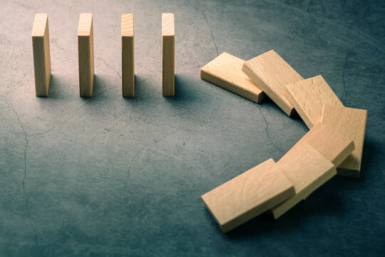 Breaking the Domino Effect by Interrupting a Chain Reaction