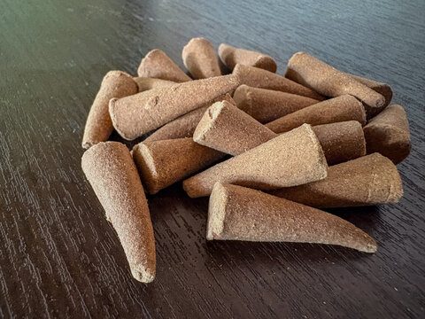 Pile of organic cow dung dhoop cones (incense cones) Ideal for Hindu rituals, daily pooja prayers, spiritual meditation, yoga practices, home aromatherapy, and environmental air purification.