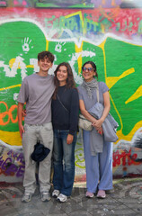 Group of people in front of a mural © blantiag